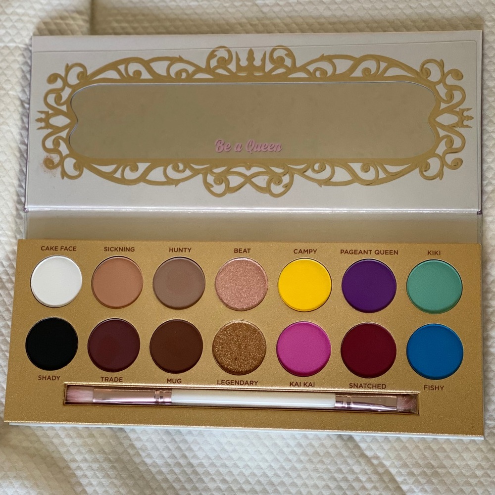 LUNAR BEAUTY - Life’s A Drag Eyeshadow Palette